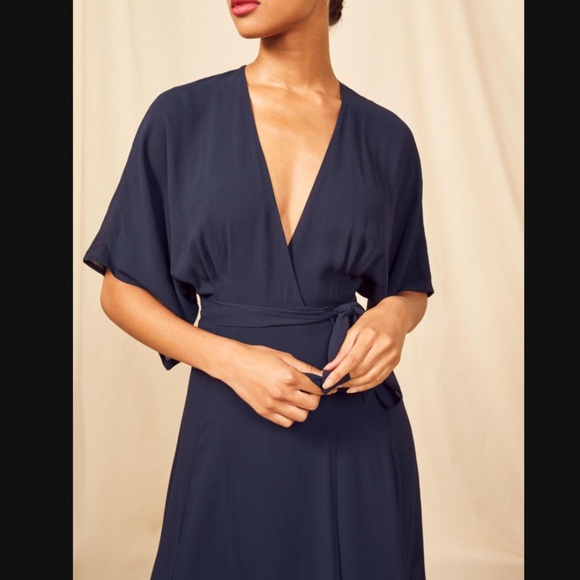 Beautiful Never Worn Reformation Winslow Navy Wrap Dress (Medium) - Picture 3 of 7